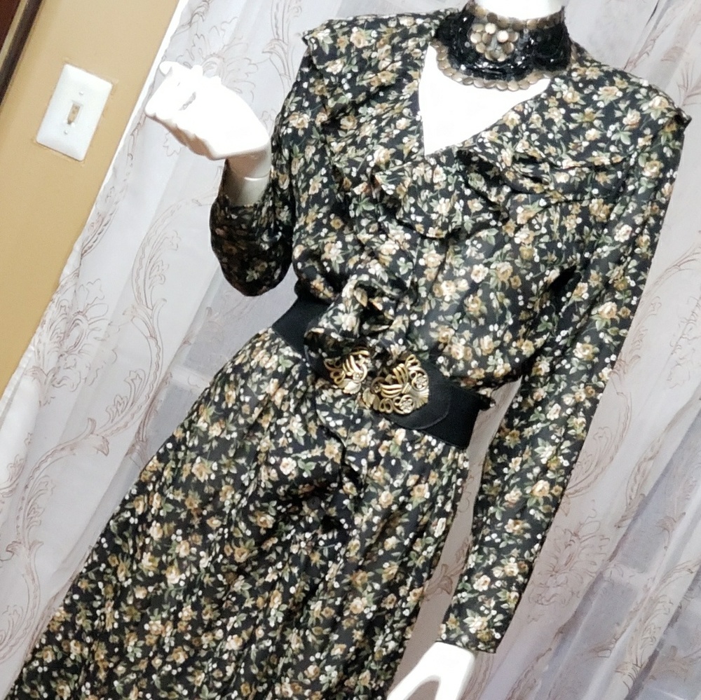 Gorgeous flowy dress